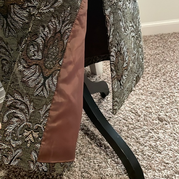 Newport News Faux Fur Vintage Brocade Long Coat Size 6 - Picture 9 of 15